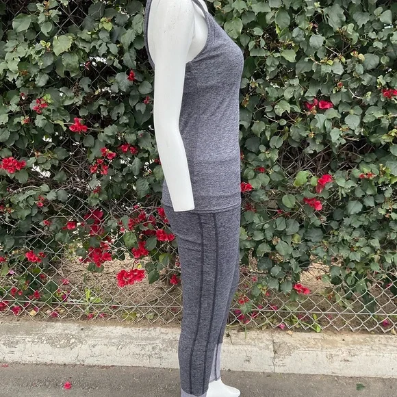 ALO  YOGA TWO PC SET SIZE LARGE TOP AND LEGGINGS - Picture 3 of 16